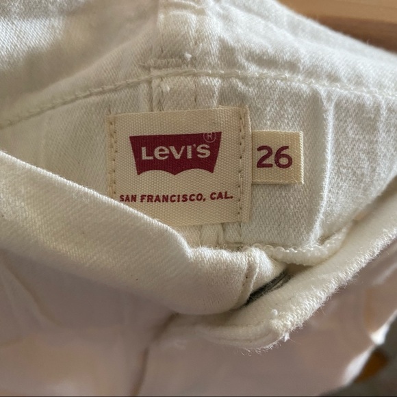 Levis High Rise Mom Jean Shorts White Size 26 - Picture 5 of 6
